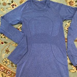 Lululemon long sleeve size 4